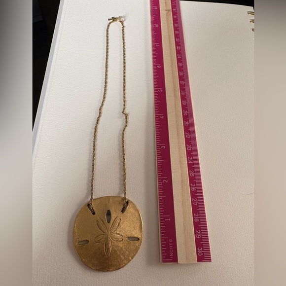 Vintage TRiFARI Gold Tone Sand Dollar Necklace - Picture 2 of 6
